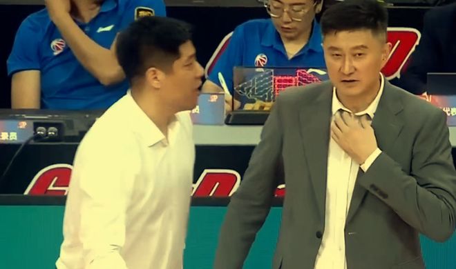 晋粤二番战糟点不断!杜锋赢球却公开诉苦,潘江的回应超级高水平