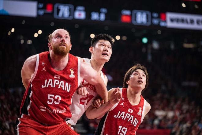 轻松打爆了日本队内线！中国队接下来必须要将他确定为内线支柱？