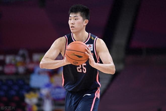 杜锋背锅！重用25岁前锋，场均1.6分，打7年没长进，接班周鹏无望