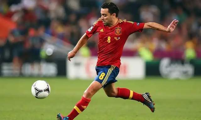 欧冠历史最佳中场TOP10：从哈维到魔笛，谁是你心中的第一？