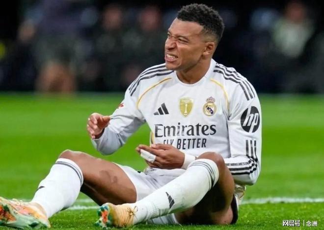 足坛一夜动态：姆巴佩澄清误诊 巴萨女足6-2皇马 胖虎或联手梅西