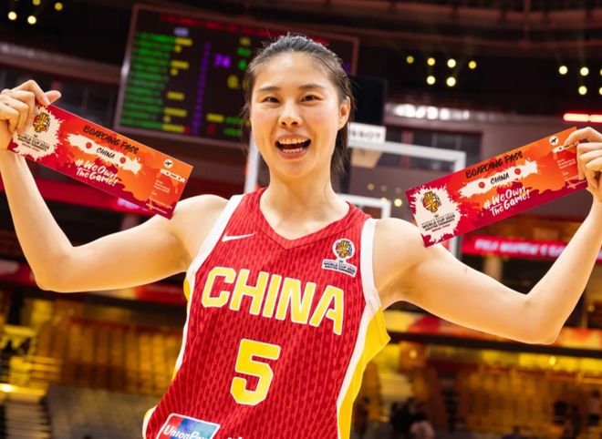 女篮31岁王牌状态神勇！3外援阵容仍上双在场+20：宫鲁鸣慧眼识珠