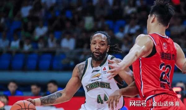 玩儿呢?辽篮惨败弱旅,4大主力22投4中,球迷:太丢人,一盘散沙