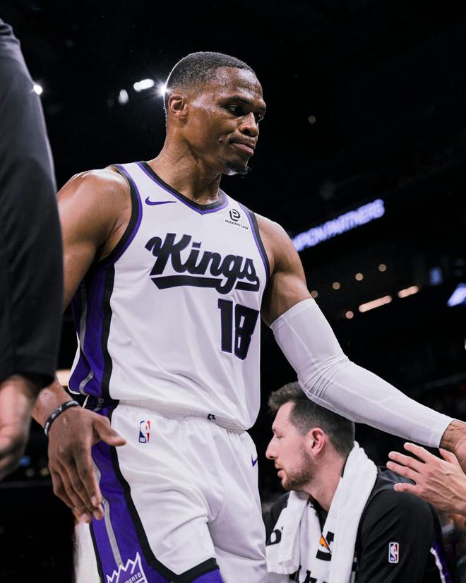 威少拿到生涯第19次替补10+分&10+助攻两双,独享历史第一