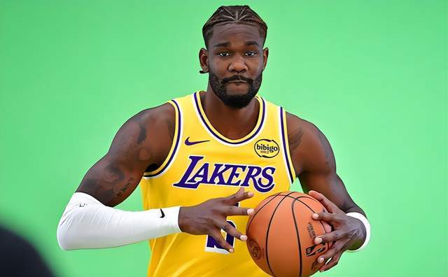 洛杉矶鸡肋!湖人又养废两人?是留还是走?