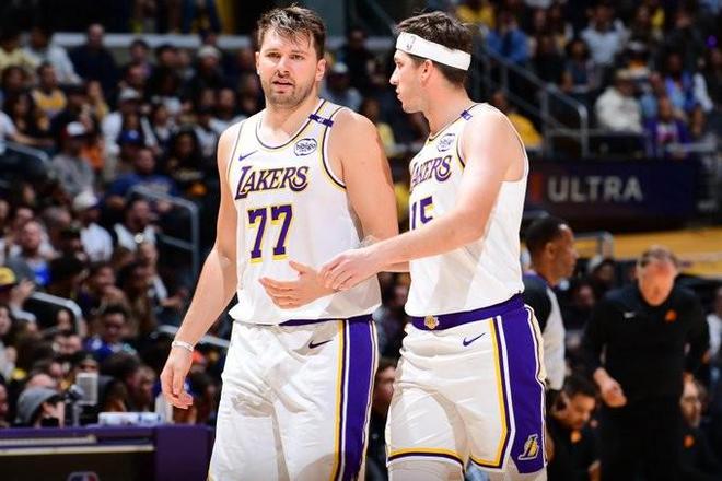 ESPN：里夫斯下份合同預(yù)計(jì)均薪超3000萬美元，他將長留湖人