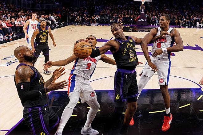 先發(fā)中鋒的斗志都已經(jīng)沒(méi)有了！湖人接下來(lái)將會(huì)遇到更大的麻煩？