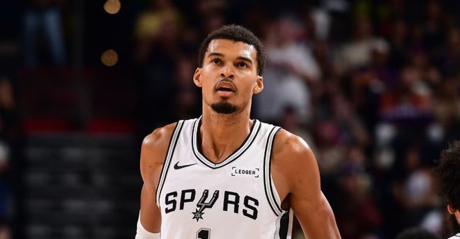 太阳两招限制住文班亚马，马刺遭遇赛季首败