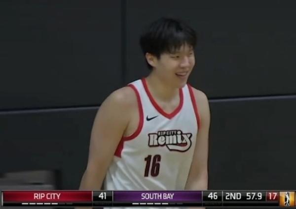 终场前两连三分难救主,杨瀚森16中8砍21分9板3助3帽,三分5中2