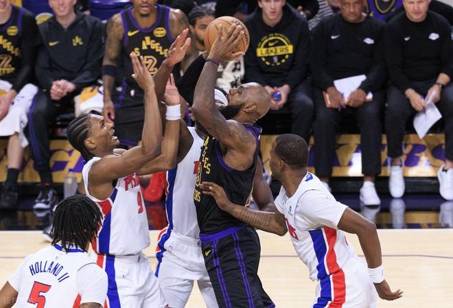 活塞客場(chǎng)打崩湖人！坎寧安全面壓制，128-106帶走勝利