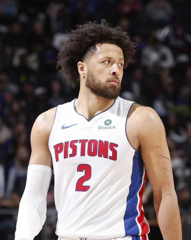 巩固东部第一!布克伤停活塞16分逆转太阳 狄龙6犯阿伦33分