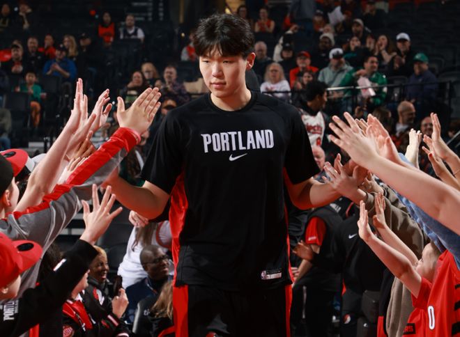 楊瀚森為球迷送上新年祝福：深知自身差距 亦在全力追趕