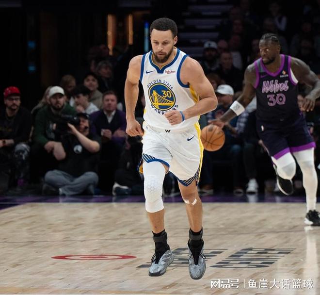 勇士大胜!库里26+7提前离场,华子32分8失误,波杰两人也成功臣