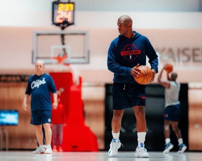 真要退役！場均2.3分+24%命中率，NBA生涯到頭了，再見，控衛之神