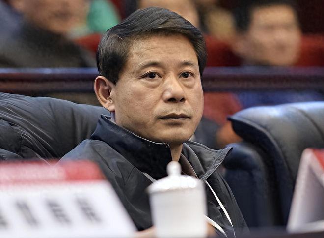 毁了王治郅，逼姚明退役，他凭一己之力让中国篮球倒退了二十年！