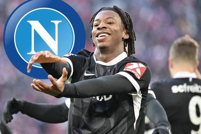 德天空:那不勒斯想签弗赖堡中场曼赞比顶替受伤的德布劳内