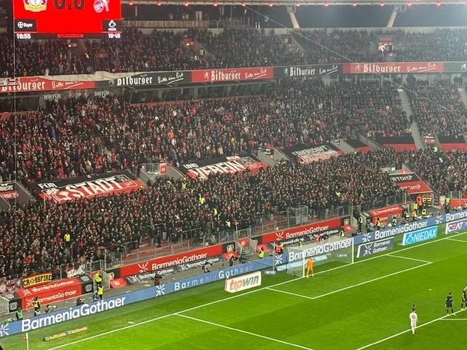 图片报:药厂和科隆比赛,部分科隆球迷被要求脱光衣服检查