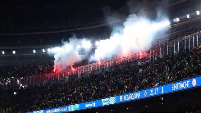 每体:法兰克福球迷在诺坎普制造骚乱,将面临欧足联的处罚