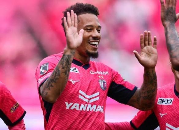 記者:聯賽結束后海港隊的人就說過,申花隊要買拉斐爾-拉唐