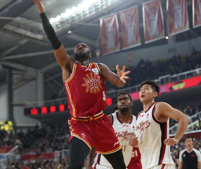 迪亚洛14+9奇兵轰21分,约翰逊20+10+2封盖难救主,山西力克浙江