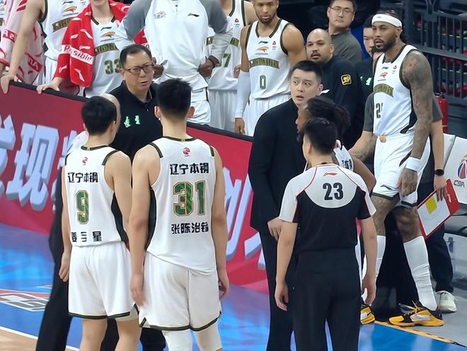 就在今天!12月18日下午,男篮传来杨鸣、胡明轩、徐杰的最新消息