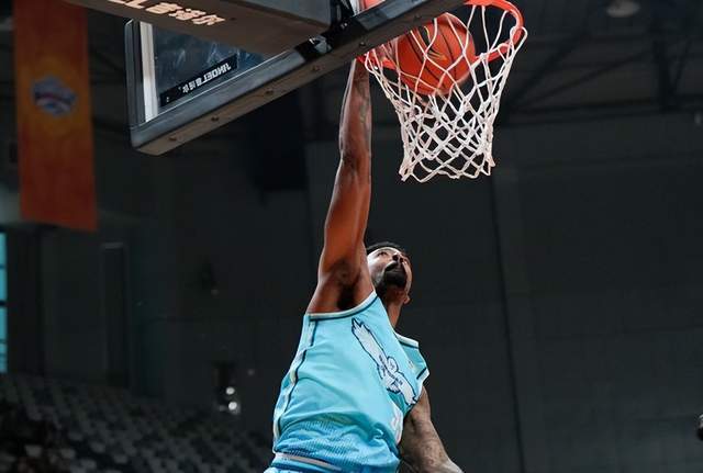 青岛队大胜南京同曦全靠外援,国内球员只得11分,郭士强一声叹息