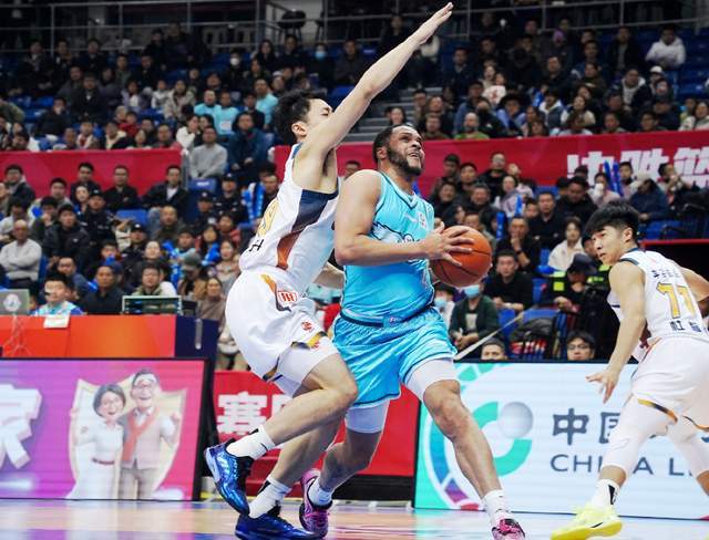 20投狂轰56分6板6助!超级外援上演降维打击,成刘维伟头号杀手锏