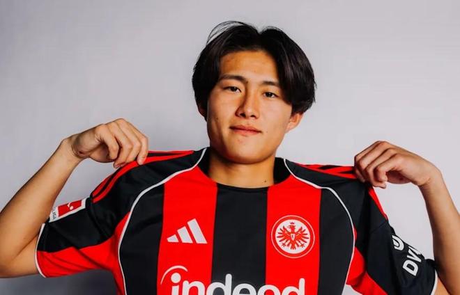 德甲勁旅火速簽下兩名新星？18歲日本中鋒+19歲新人邊后衛(wèi)支援