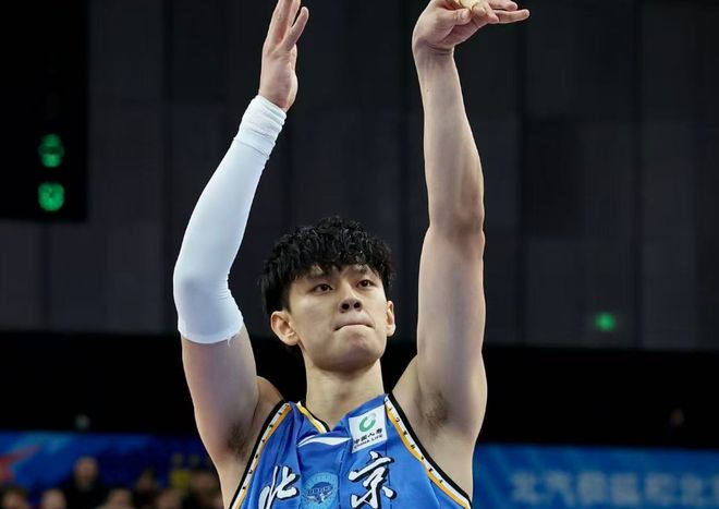 破案！世預(yù)打不明白的小曾，一回CBA就暴走原因找到，胡隊要背鍋