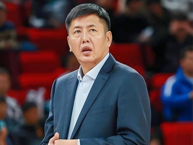 又一CBA主帥要下課了！帶隊(duì)狂輸30分，比劉煒還差，戰(zhàn)術(shù)太單一了