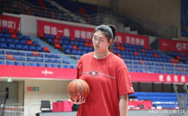 女篮2米26米天才首次0得分,遭侯冰弃用,宫鲁鸣还敢征召她吗?