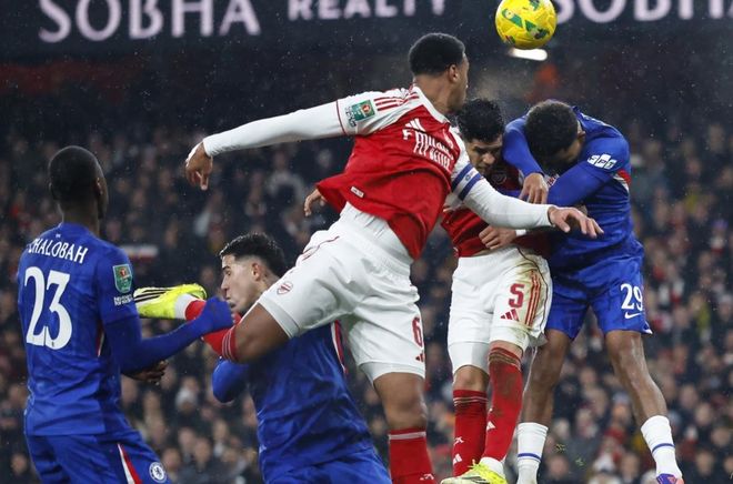 1-0！2-1！瘋狂一夜，阿森納極限絕殺，巴薩進(jìn)4強(qiáng)，米蘭制造慘案