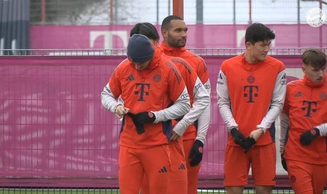 拜仁開(kāi)展公開(kāi)訓(xùn)練，除生病的凱恩外其他所有一線隊(duì)球員均參與