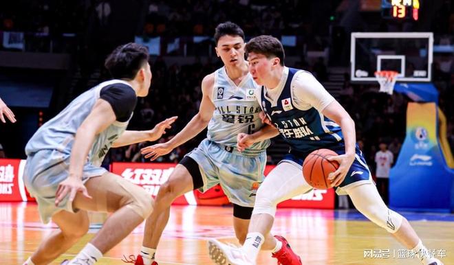 CBA史上最水全明星！徐杰被女高中生擊?。阂焕蠈⑷仲惐燃鐔痰?></div>
                            <p>CBA史上最水全明星！徐杰被女高中生擊?。阂焕蠈⑷仲惐燃鐔痰?/p>
                        </a> </li>
                                        <li> <a href=