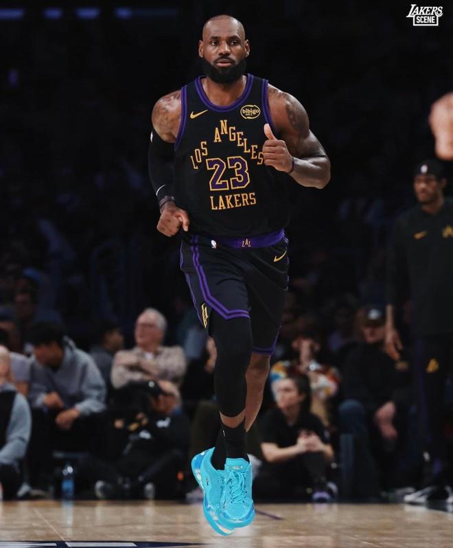 18中12轟31+9+6！41歲的詹姆斯仍強(qiáng)到離譜，湖人還想逼他退役嗎？