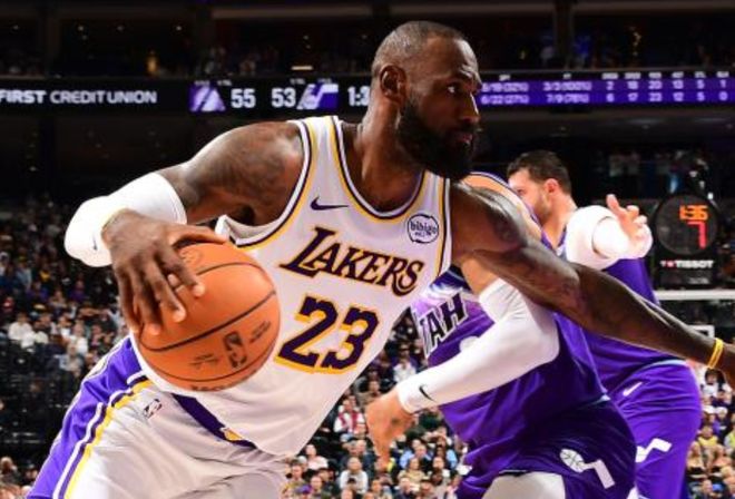 湖人VS快船前瞻：洛杉矶德比！湖人冲击5连胜，詹东里PK哈登小卡