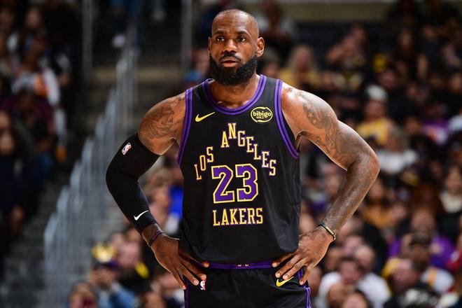 轟31分9板6助，詹姆斯又成歷史首人！湖人拒連敗一口氣迎4大利好