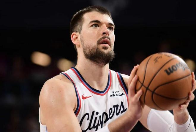 名记：快船正在兜售祖巴茨，其交易回报价值可能甚至高于浓眉