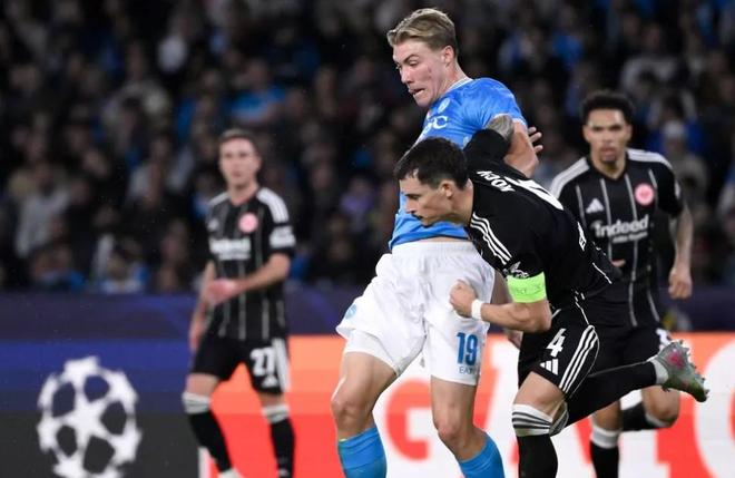 镜报:曼联1月无法召回霍伊伦,那不勒斯有欧冠资格就能买断