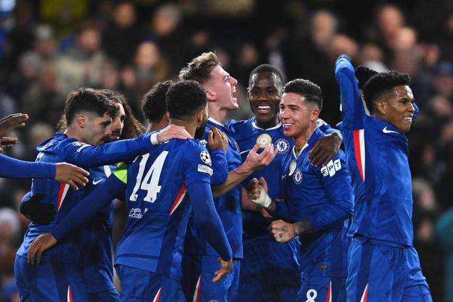 欧冠爆冷夜:切尔西吊打巴萨,曼城翻车,18岁巴西天才横空出世