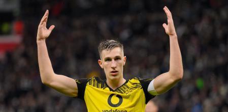 世体:施洛特贝克仍犹豫与多特续约,皇马与巴萨将争夺他