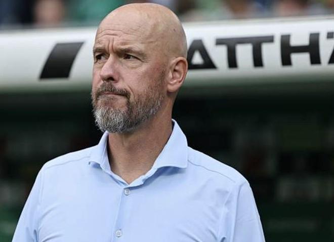 跟队：在药厂，滕哈格几乎把所有训练内容都交给了助教来完成