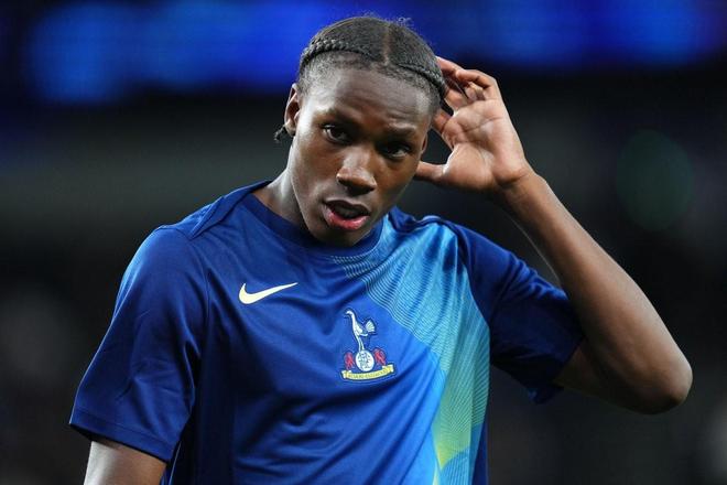 17岁45天,拜菲尔德是热刺队史欧冠最年轻出场球员