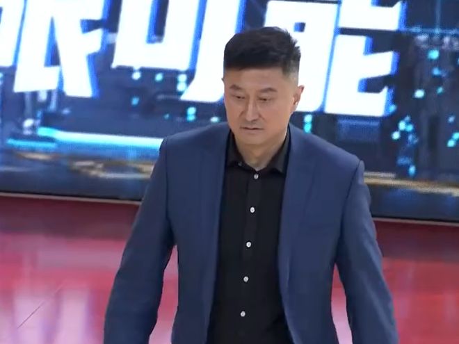 搞笑！张皓嘉发生了失误，杜锋将观众席的徐杰、焦泊乔骂了一顿