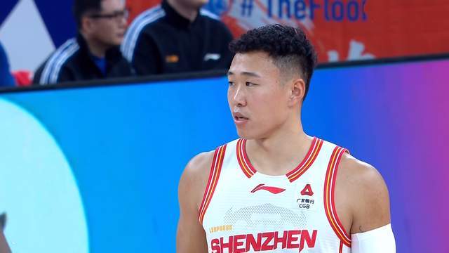 張鎮麟關鍵補扣，上海男籃險勝深圳，盧偉奇招製勝，新星16+7+8