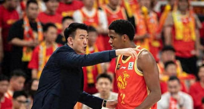 CBA鏖战夜：山东绝地反击，广厦低分锁胜，积分榜再洗牌