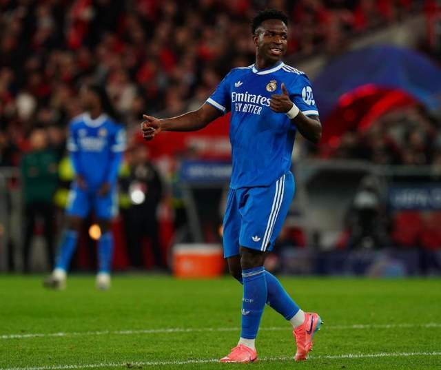 豪门欧冠悲喜夜：皇马巴黎胜穆帅吃红牌，尤文5球惨败被球迷怒喷