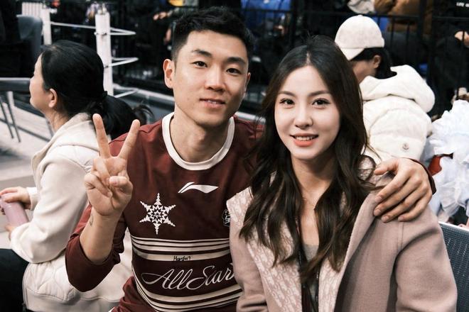 都說你是CBA高鐵，如今打成聯盟第一，手握頂薪，妻子很漂亮