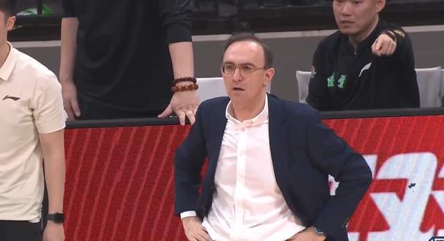 遼籃為何輸掉東北德比？洋教頭怒了，罕見怒斥球隊，指出3大問題