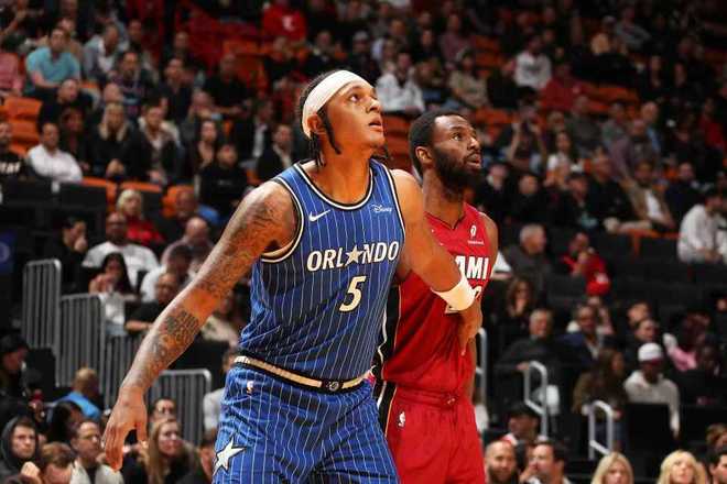 单节狂轰40-20逆转!魔术三叉戟80分四杀热火 班凯罗31+12